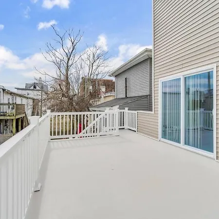 Dave And Busters, Outlets, Convention Center Across Street W Parking - Sleeps 15 Villa